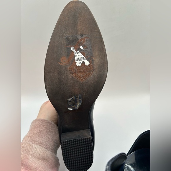 NEW Free People Charm Double V Ankle Bootie  Blue Leather Stacked Heel Size 39.5 - Picture 11 of 13